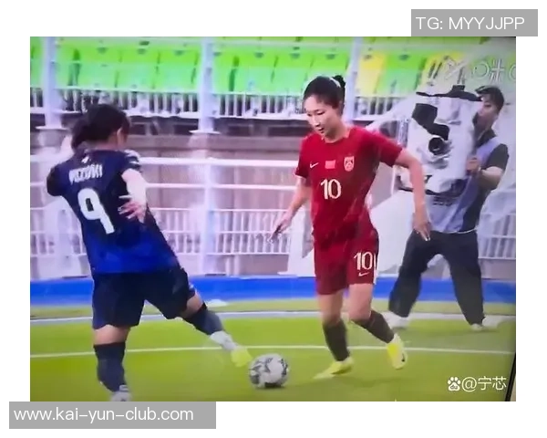 雨中激战足球赛场上的坚持与拼搏让人感动